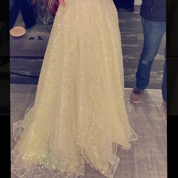 Prom dress - Picture 2 of 6